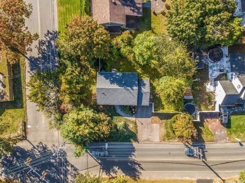 812 Larkfield Rd, Elwood NY  11731-6503 exterior