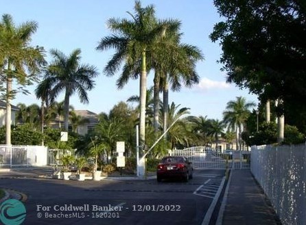 12121 2nd St, Hollywood, FL 33025-5917
