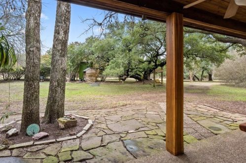 2195 Old Stagecoach Rd, Uhland TX  78640-5671 exterior