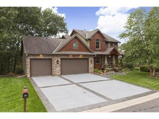 841 Crestview Dr, Saint Paul, MN 55119-5879