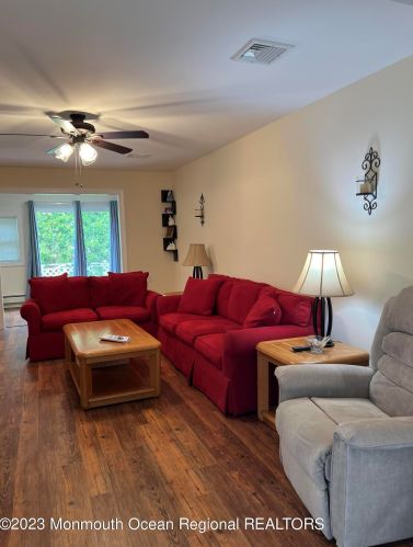 13 Arnold St, Bricktown, NJ 08724-1914