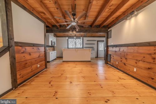 134 Freedom Ln, Hedgesville, WV 25427-4449