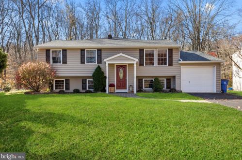 7 Glen Dr, Yardley, PA 19067-1911