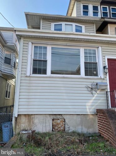 526 Ridgeway St, Gloucester, NJ 08030-1935