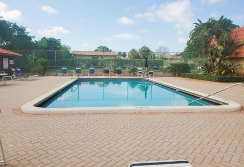 5937 Forest Hill Blvd, West Palm Beach, FL 33415-5512