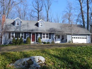 15 Flax Hill Rd, Brookfield Center, CT 06804-1006