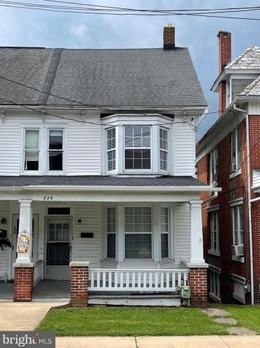 226 Main St, Red Lion, PA 17356-1315