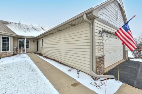 618 Annecy Park Cir, Waterford, WI 53185-4262