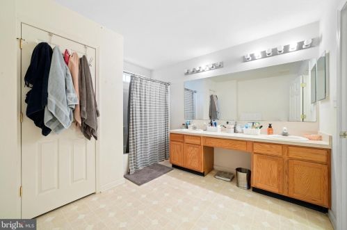 20 Birmingham Dr, Columbus NJ  08022-2342 exterior