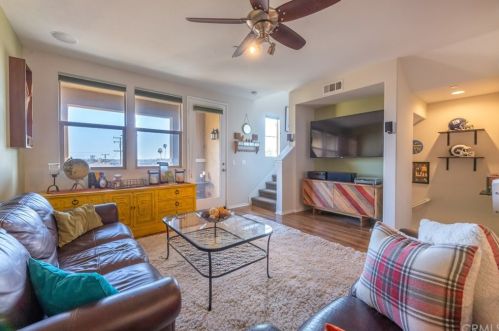 2989 Pacific Coast Hwy, Long Beach, CA 90755-1600