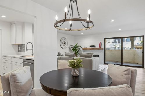 1913 Majorca Dr, Oxnard CA 93035-3648 exterior