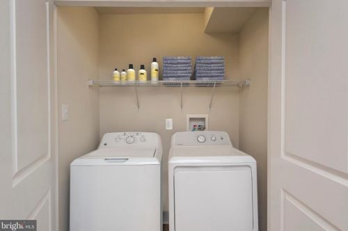 19103 Cornerstone Dr, Yardley PA  19067-7906 exterior