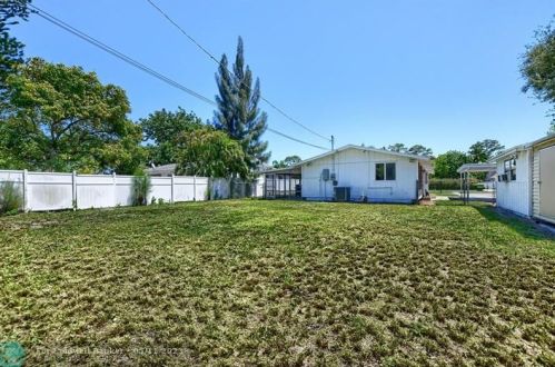 5173 Lake Blvd, Delray Beach FL  33484-4265 exterior