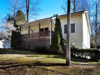 108 Briarcreek Ct, Hendersonville, NC 28739-2505