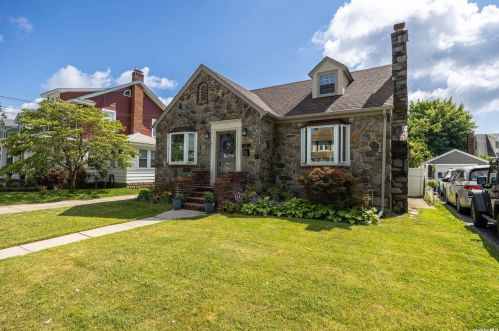 47 Alexine Ave, East Rockaway NY  11518-1515 exterior