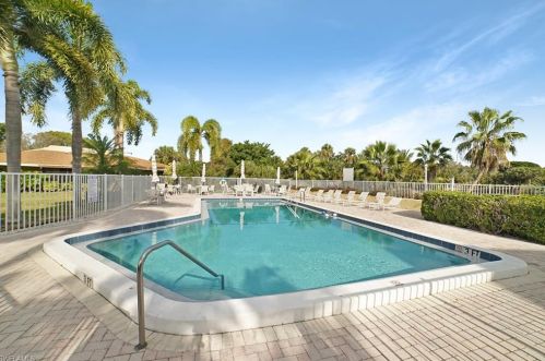975 Palm View Dr, Naples FL  34110-1278 exterior