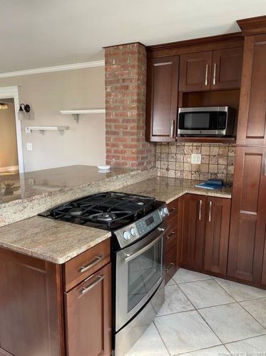 14 Clintonville Rd, North Haven CT  06473-2321 exterior