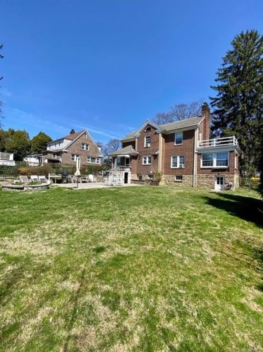 86 Harding Dr, New Rochelle, NY 10801-4652