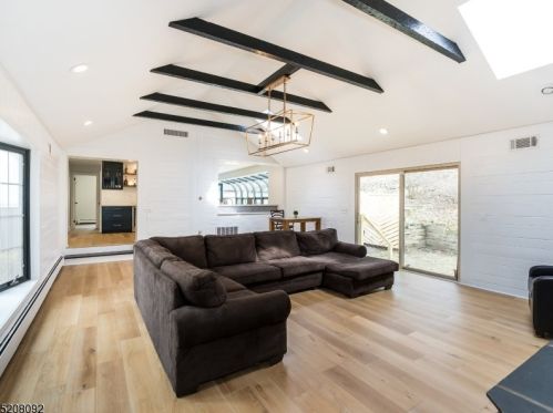 104 King George Rd, Warren NJ  07059-6955 exterior