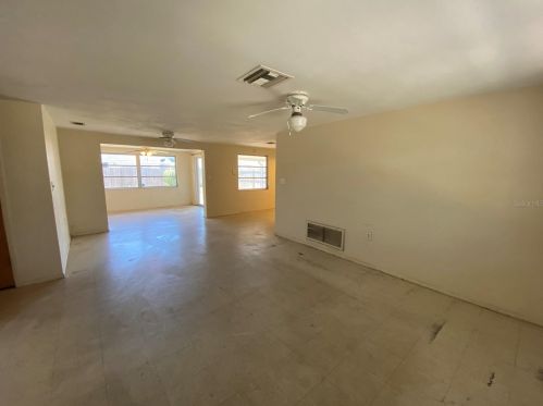 3122 Holiday Lake Dr, Tarpon Springs, FL 34691-5054