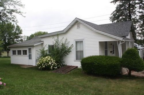 310 Level St, Dodgeville, WI 53533-1327