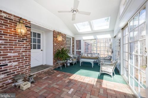 1 Woodland Cir, Downingtown, PA 19335-3346