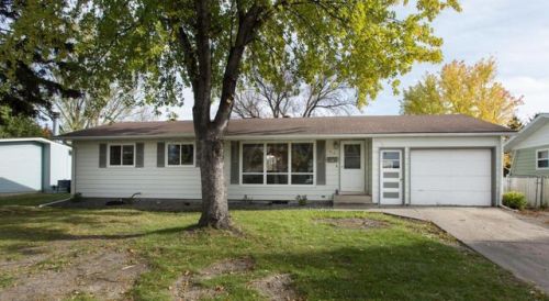 614 Birch Ln, Moorhead MN  56560-3227 exterior