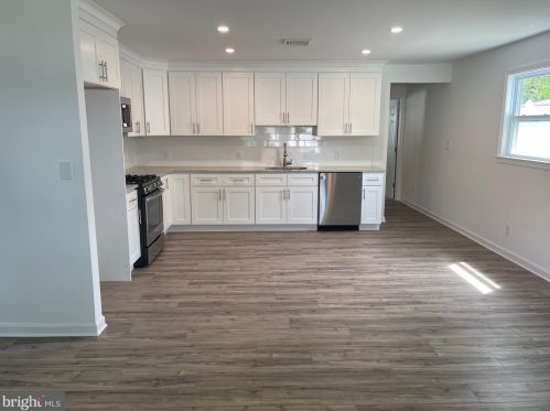 124 Hannold Blvd, West Deptford NJ  08096-1815 exterior