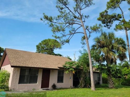 2590 Ida Way, West Palm Beach, FL 33415-7402