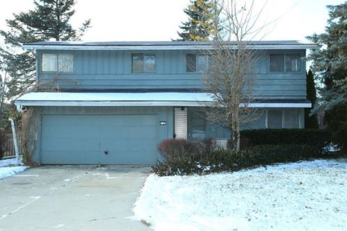 5913 Dawson Ct, Greendale, WI 53129-2240