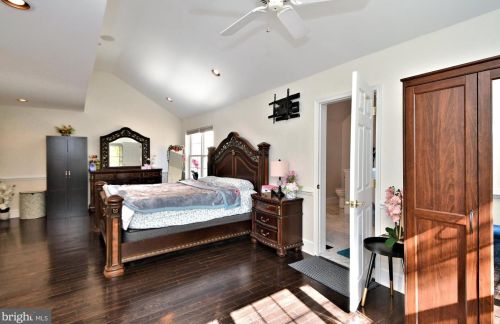 309 Meadow View Ln, Lansdale PA  19446-5932 exterior