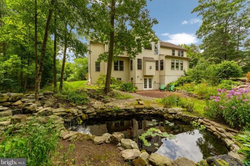 185 Clover Ln, Perkiomenville PA  18074-9485 exterior