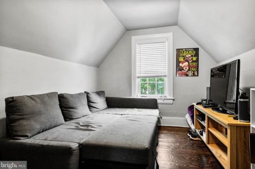 801 Thomas Ave, Riverton NJ  08077-1030 exterior