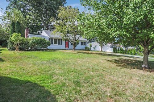 92 Crystal Lake Rd, Stamford, CT 06905-1708