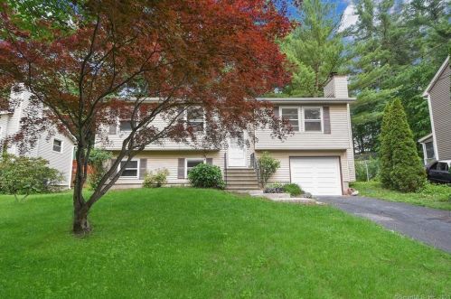 8 Circle Dr, Unionville, CT 06013-2518