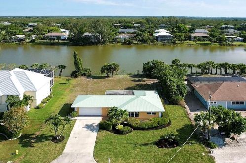 429 Lake Murex Cir, Sanibel, FL 33957-5524