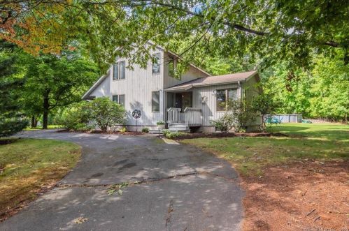 55 Pilgrim Ln, Manchester, CT 06040-5540