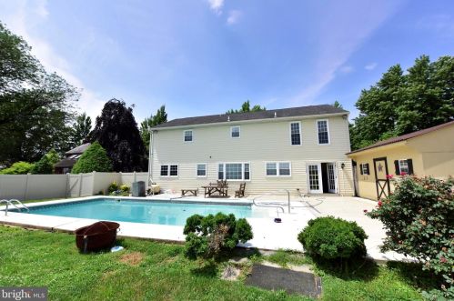 747 Lampeter Rd, Lancaster, PA 17602-4013