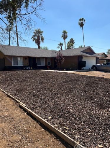 2242 Carlton Pl, Riverside CA  92507-5807 exterior