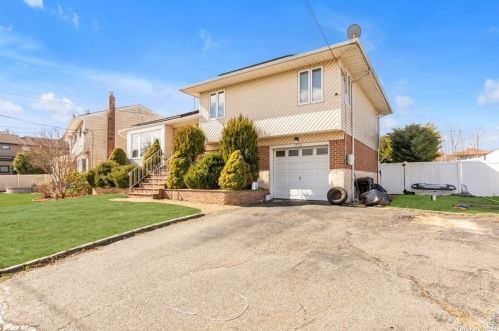 1506 Peapond Rd, North Bellmore NY  11710-2924 exterior