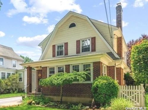 296 Carnation Ave, Floral Park, NY 11001-3437