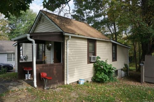 30 Mckinley Ln, Poughkeepsie, NY 12601-2139