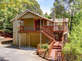 1236 58th Ave, Portland, OR 97215-2726