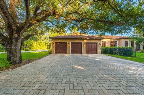 7430 100th St, Miami, FL 33156-3125