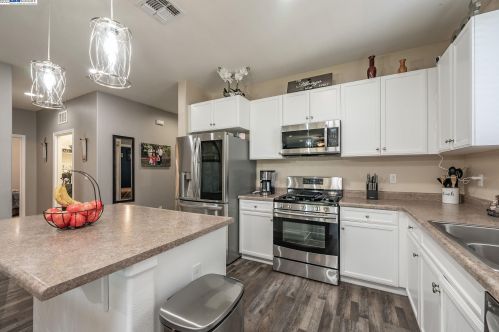 5792 Kerckhoff Ave, Fresno CA  93727-3475 exterior