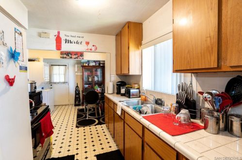 446 30th St, San Diego CA  92102-4124 exterior