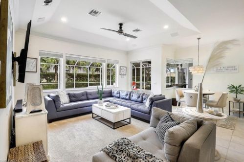 2142 Imperial Cir, Naples FL  34110-1037 exterior