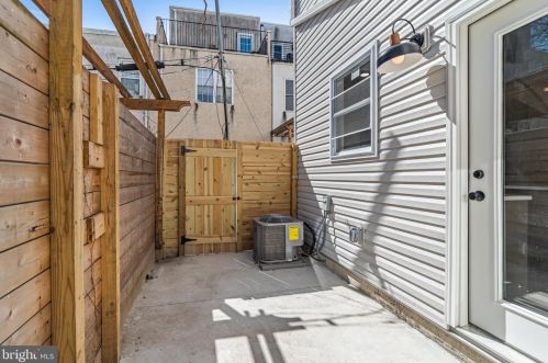 1155 18th St, Philadelphia PA  19146-3052 exterior