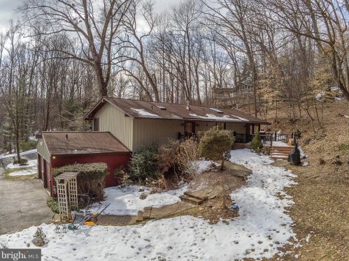 645 Twin Bridge Dr, Wayne, PA 19087-2816