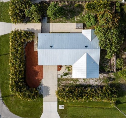 9670 Pennsylvania Ave, Bonita Springs, FL 34135-4447